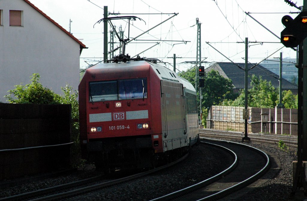 101 059 als IC nach Mnchen bei Nrnberg Gleihammer.