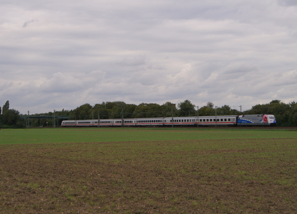 101 060-2 mit einem InterCity in Langenfeld (Rheinland) am 28.08.2011