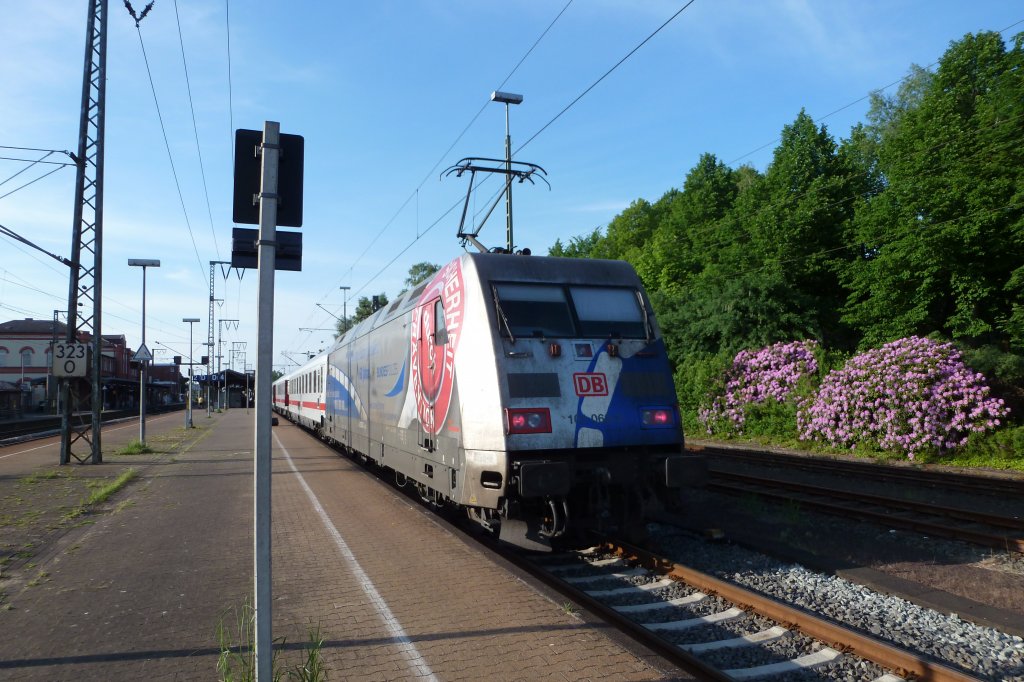 101 060-2 stand am 26.05.2012 mit dem IC 2036 (Leipzig Hbf - Norddeich Mole) im Bahnhof Leer.