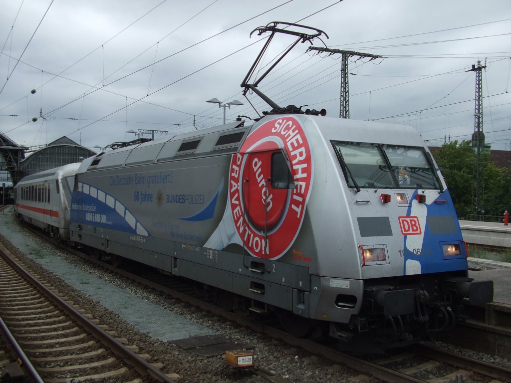 101 060-2 wartet im Bremer Hauptbahnhof auf die Weiterfahrt. 12.09.2011.
