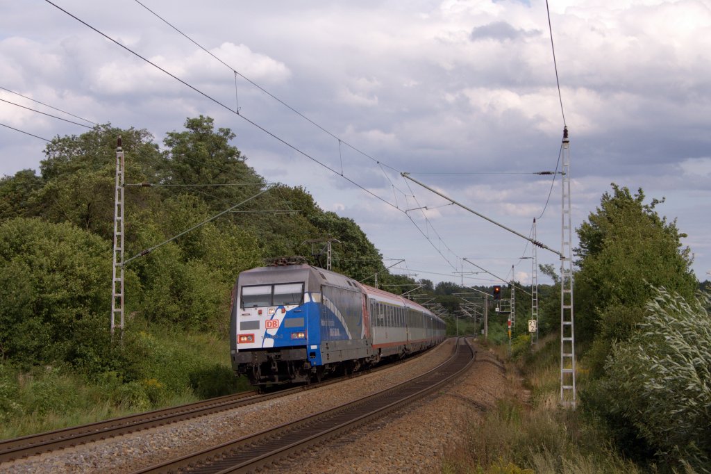 101 060-2 zieht am 07.08.'12 einen EC die Steigung bei Niederau herauf