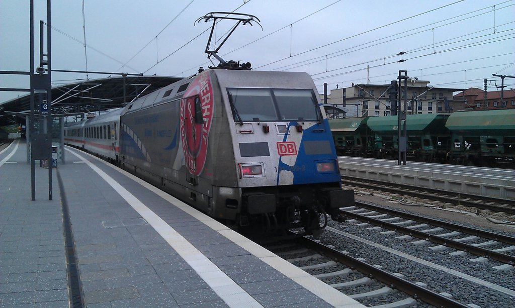 101 060  60 Jahre Bundespolizei  mit einem IC am 07.06.2012 in Erfurt Hbf. 