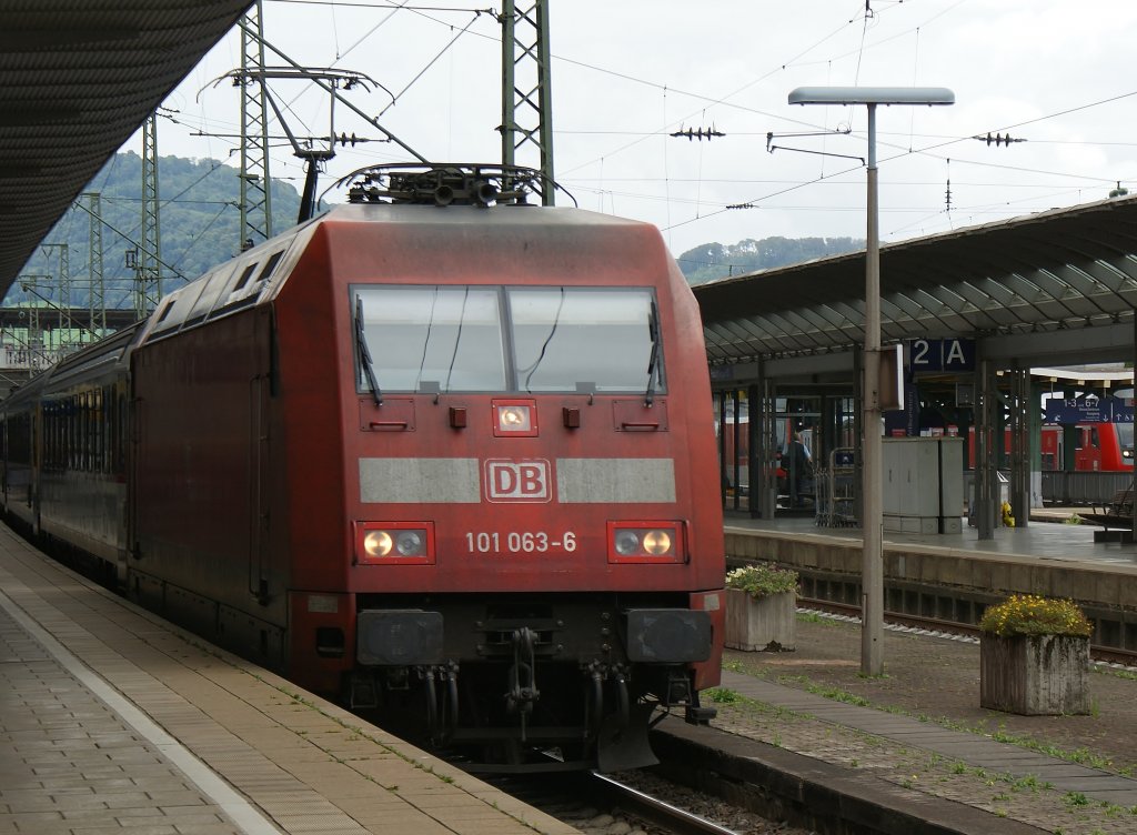 101 063-6 mit EC 100 Chur nach Hamburg in Freiburg am 27.08.2011
