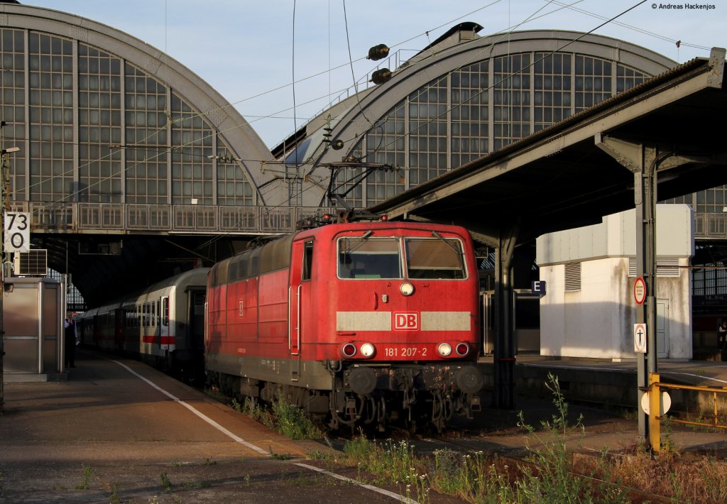 101 067-7 hatte gerade den IC 360 (Mnchen Hbf-Strabourg) nach Karlsruhe gebracht und nun bernimmt 181 207-2 den Zug 24.5.11