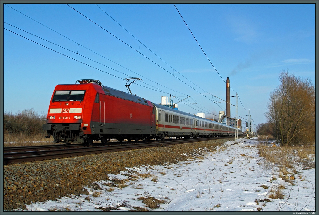 101 069-3 rollt am 24.3.2013 mit dem IC 1956 Berlin - Karlsruhe bei Delitzsch-West Richtung Halle.