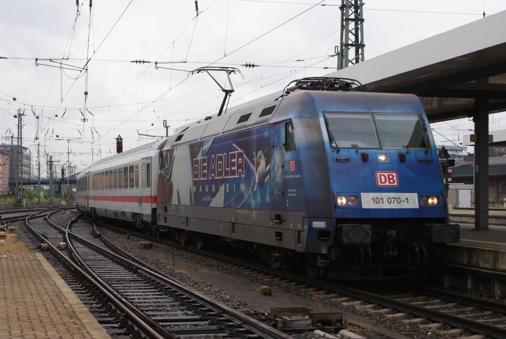 101 070-1 Adler Mannheim mit einem IC in Wrzburg Hbf am 06.07.09 Gre an dei Tf's !