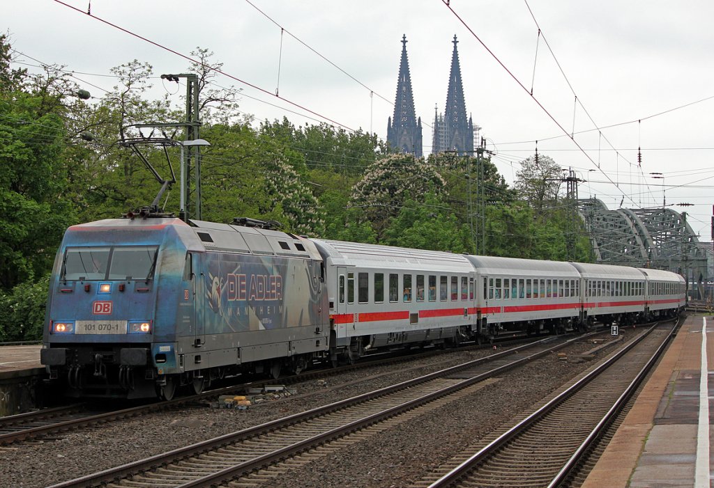 101 070-1 mit IC in Kln Messe/Deutz am 06.05.2012