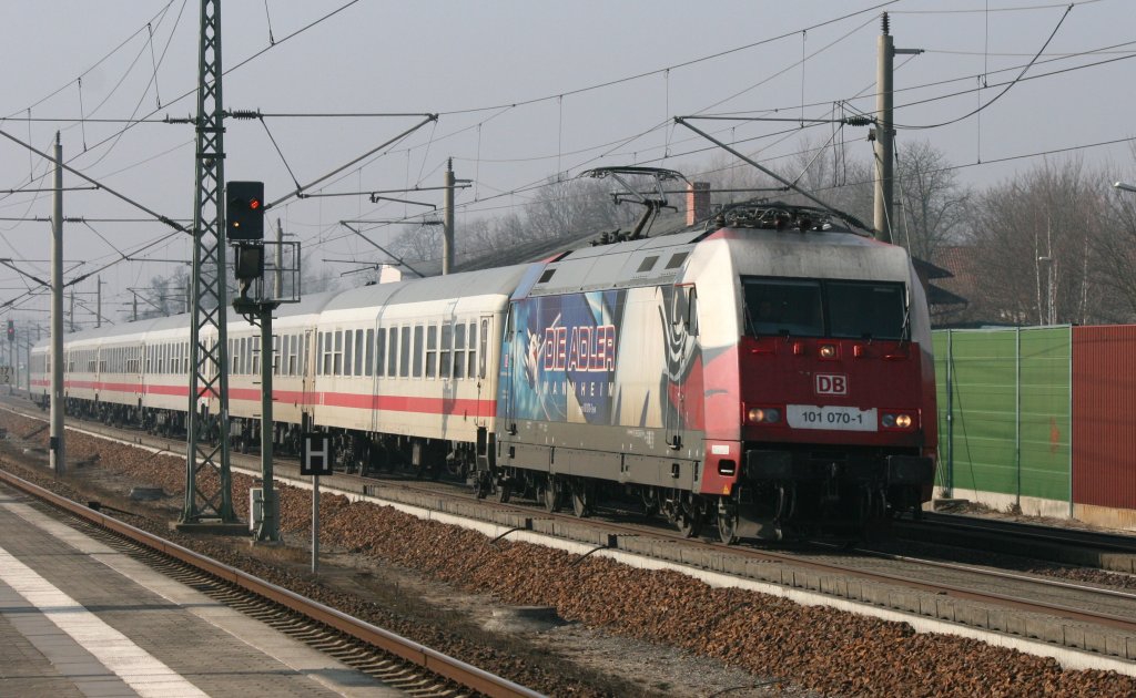 101 070-1 mit IC in Rathenow am 04.03.2011