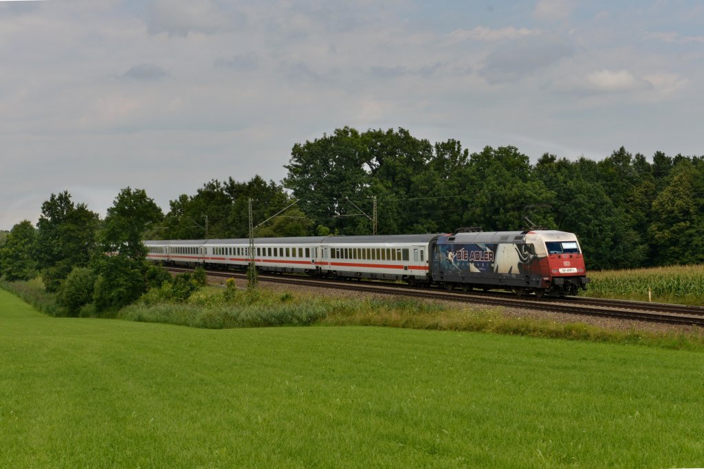 101 070 mit EC 114 am 04.08.2012 unterwegs bei Hilperting.