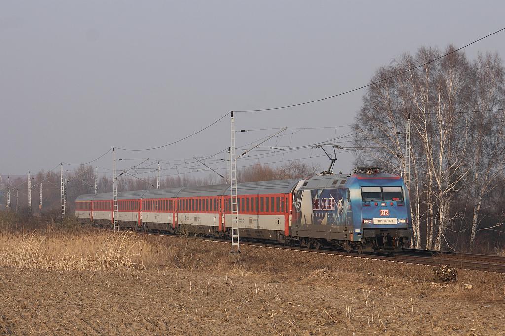 101 070 mit EC 179 am 28.02.2011 bei Angermnde