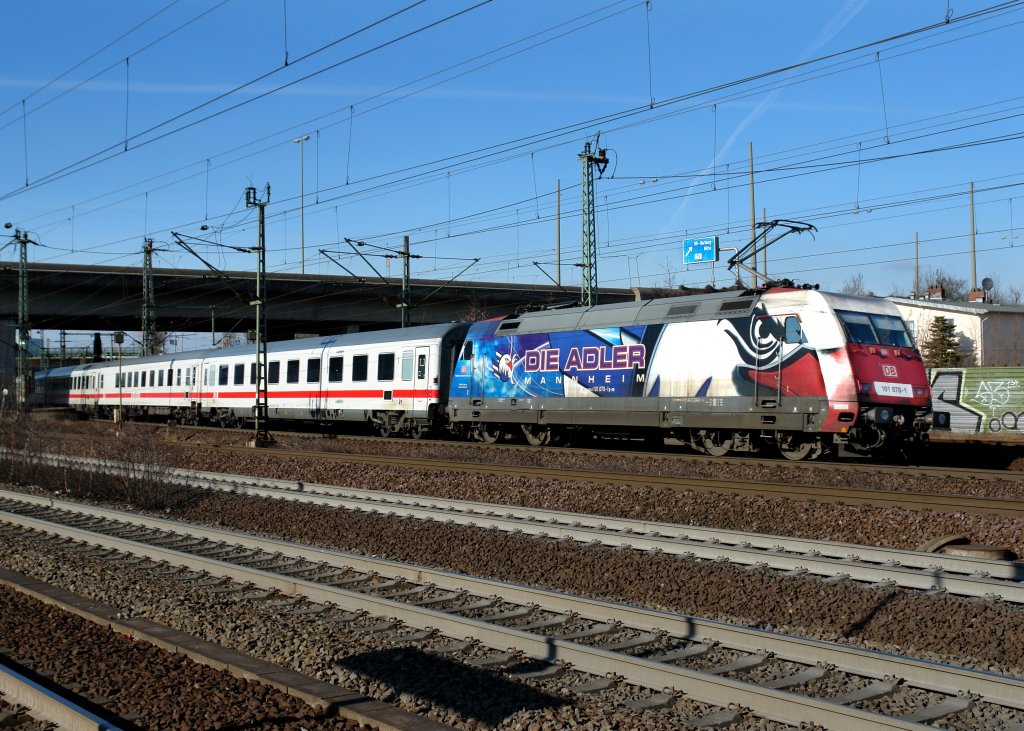101 070 mit einem IC am 21.03.2009 bei der Einfahrt in Hamburg-Harburg.