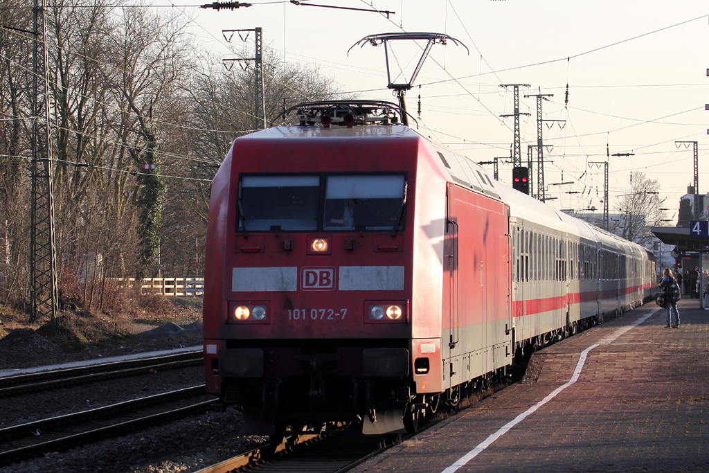 101 072-2 mit IC 2004 nach Emden in Recklinghausen 5.3.2013