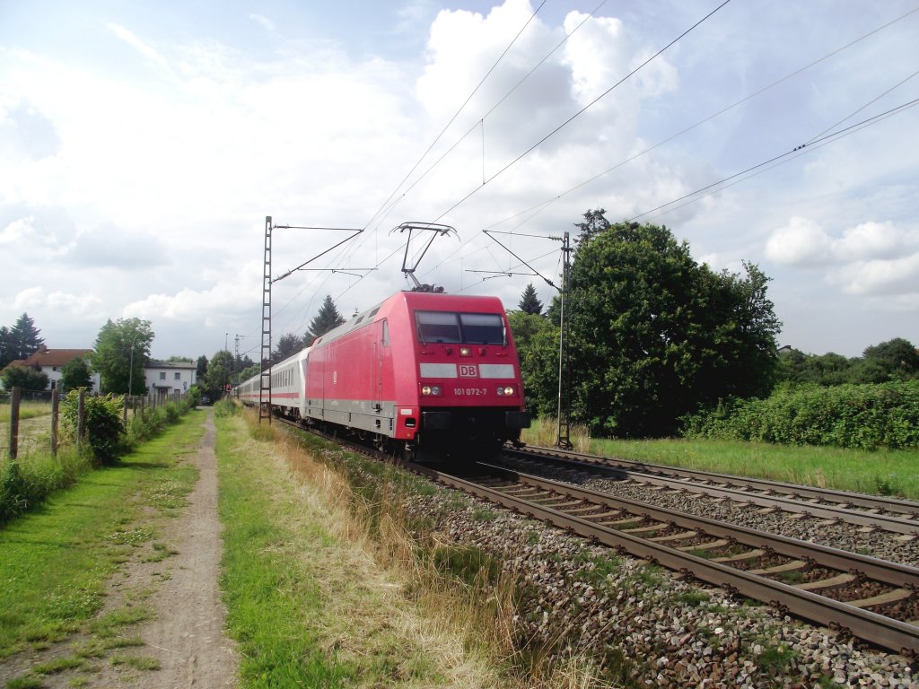 101 072-7 mit IC bei Hanau West am 05.07.13
