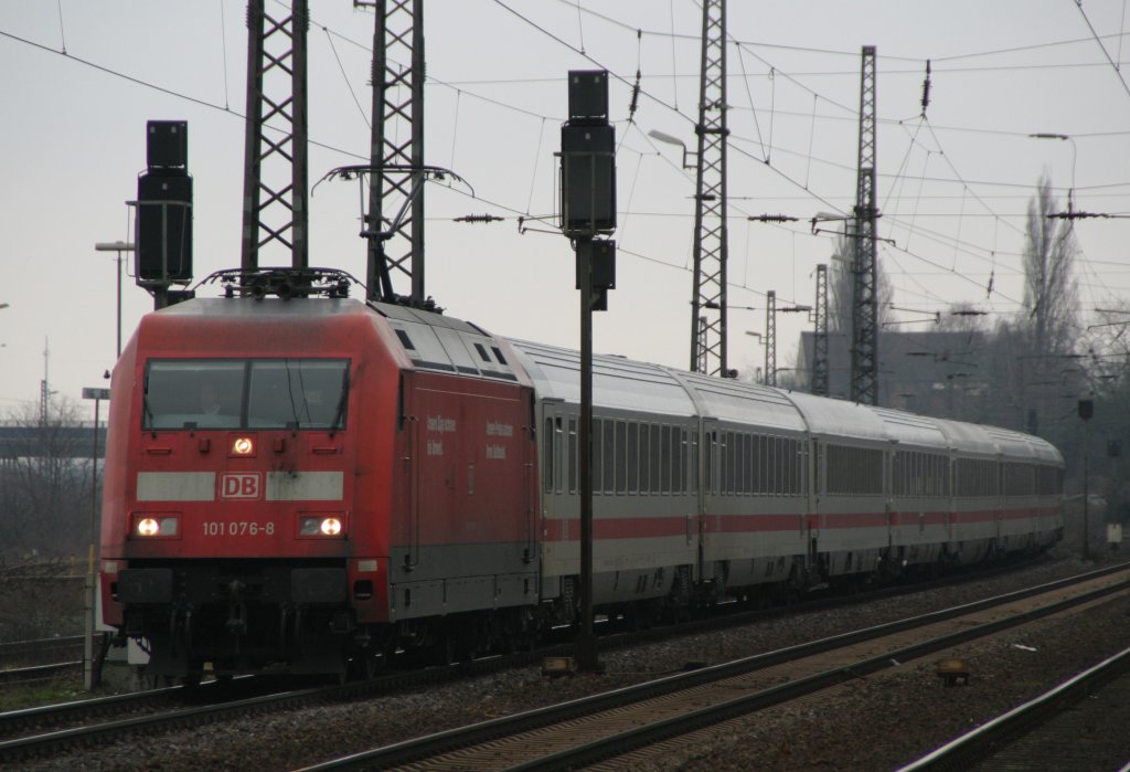 101 076 als Umleiter am 11.2.11 in Duisburg-Bissingheim