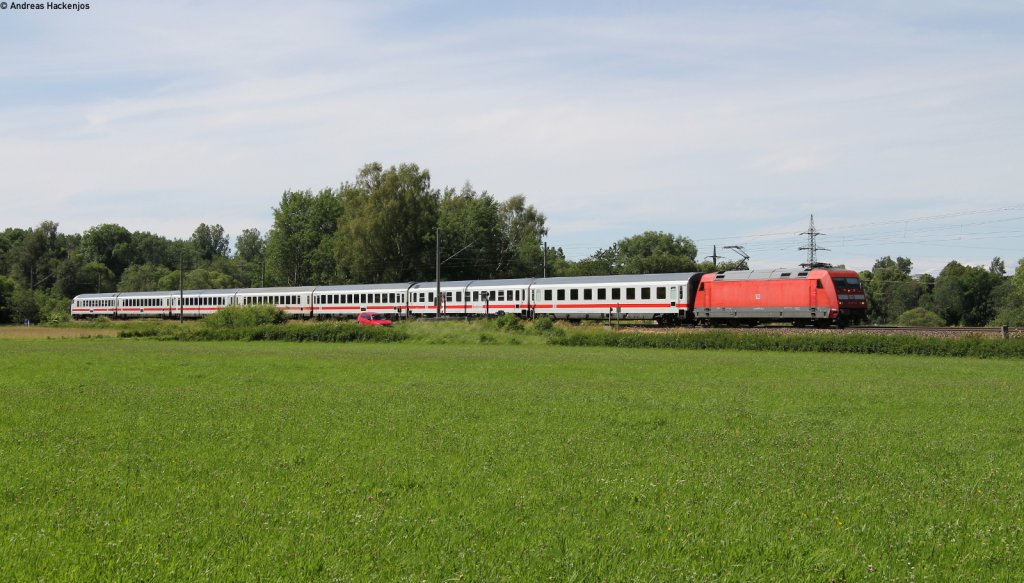 101 077-6 mit dem IC 2005  Bodensee  (Emden Hbf-Konstanz) bei Donaueschingen 22.6.12