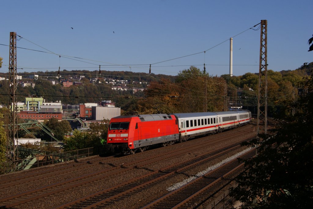 101 078-4 mit einem InterCity in Wuppertal am 22.10.2011