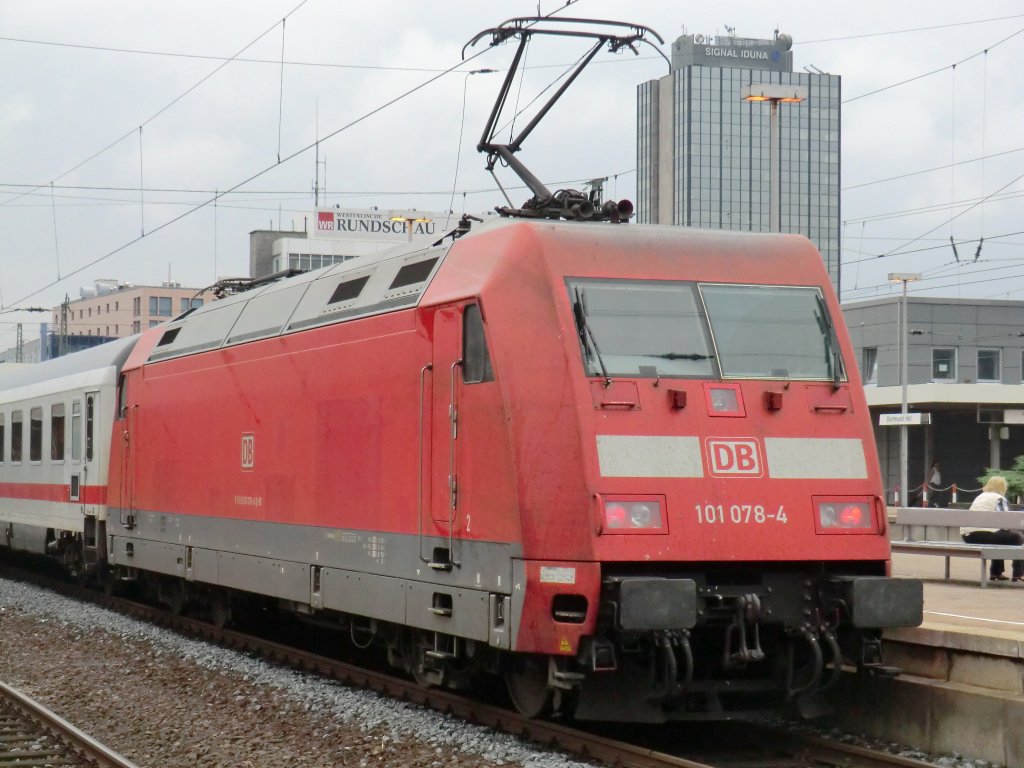 101-078 steht am 5.8.10 mit dem IC 2141 in Dortmund Hbf bereit, um diesen Zug weiter nach Leipzig zu schieben.