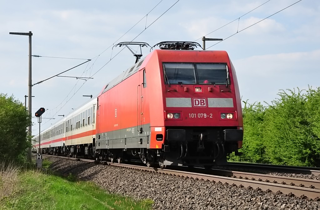 101 079-2 IC zwischen Brhl und Bonn - 15.04.2011