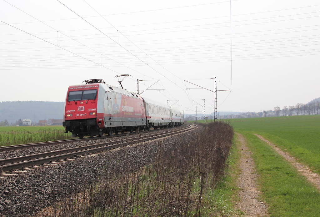 101 080-0 mit IC in Fahrtrichtung Bebra. Aufgenommen zwischen Mecklar und Ludwigsau-Friedlos am 21.04.2013.