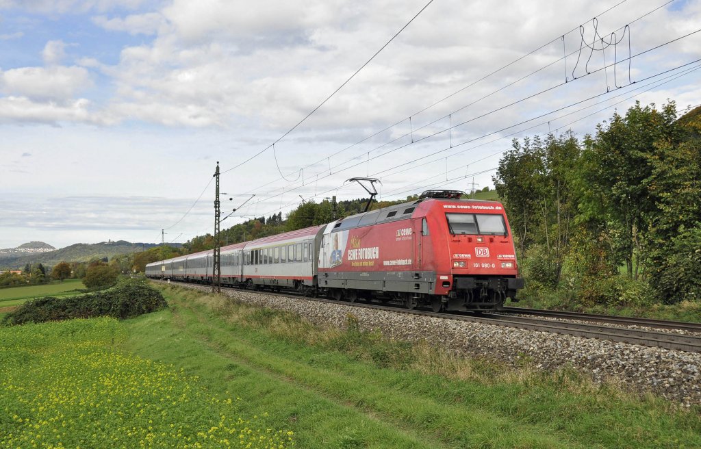 101 080 mit Werbung fr CEWE Fotobuch ist mit IC 119 nach Innsbruck HBF unterwegs.Aufgenommen bei Kuchen an der Fils am 17.10.2012.Leider ohne Sonne die Wolken machten mir eine Strich durch die Rechnung:-(