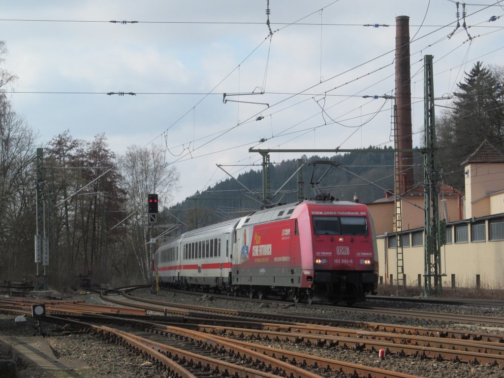101 081-8  Cewe Fotobuch  mit IC 2208 am 01. April 2013 in Kronach.