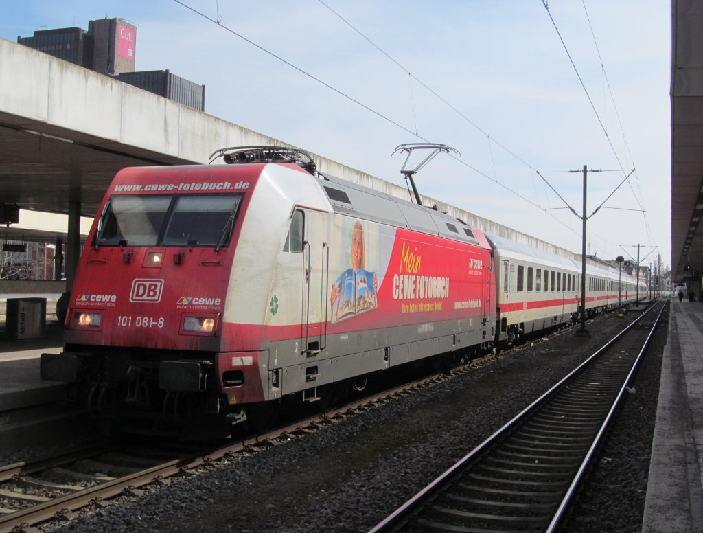 101 081-8  Cewe  steht am 23. Mrz 2013 mit IC 2430 nach Oldenburg in Hannover Hbf.