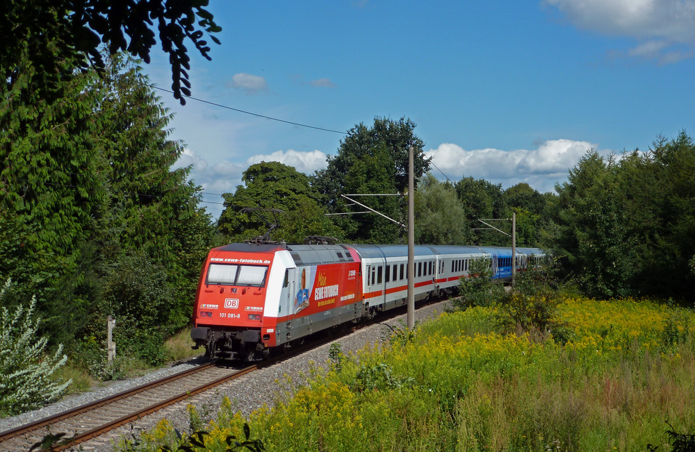 101 081-8 fuhr am 01.09.2012 mit dem IC 2431 von Emden-Auenhafen nach Berlin-Ostbahnhof, hier in Leer.