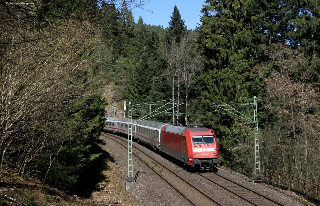 101 081-8 mit dem IC 2370  Schwarzwald  (Konstanz-Hamburg Altona) zwischen Hornberg und Triberg  10.4.l2