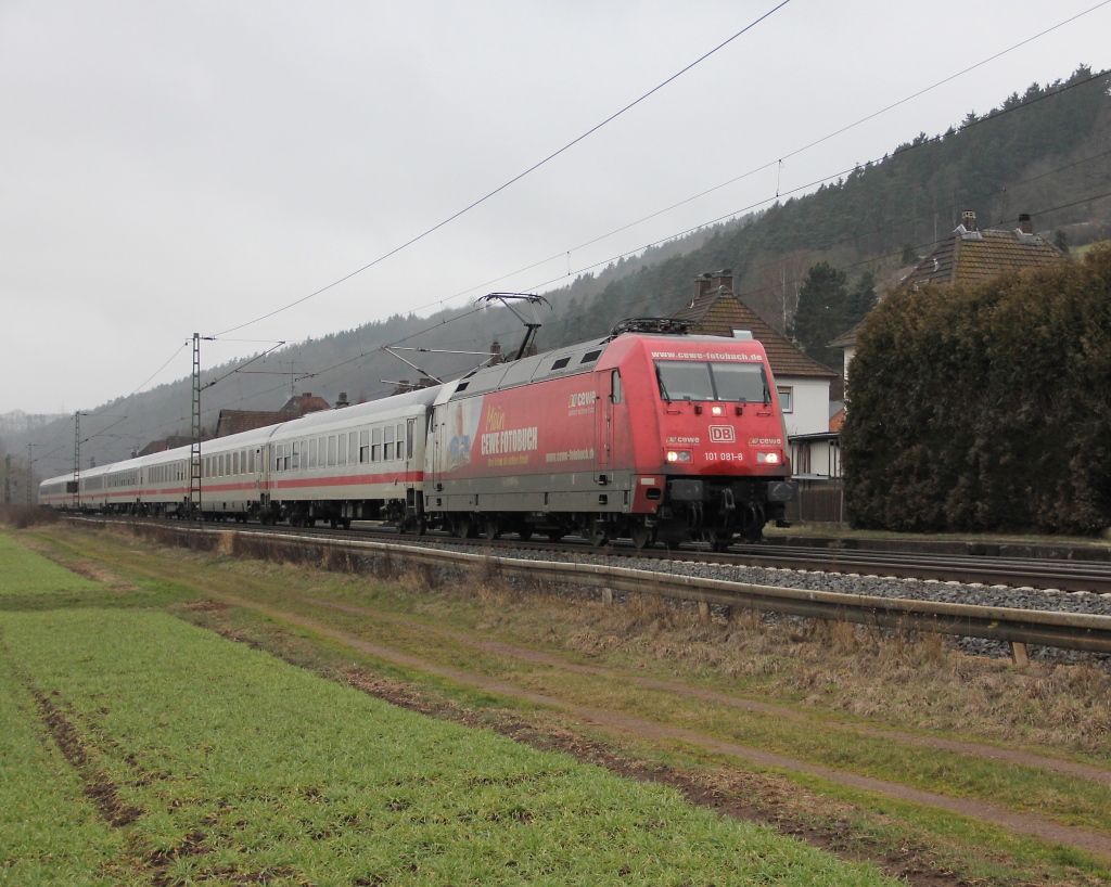 101 081-8 vor einem IC in Richtung Bebra. Aufgenommen am 01.03.2013 in Ludwigsau-Friedlos.
