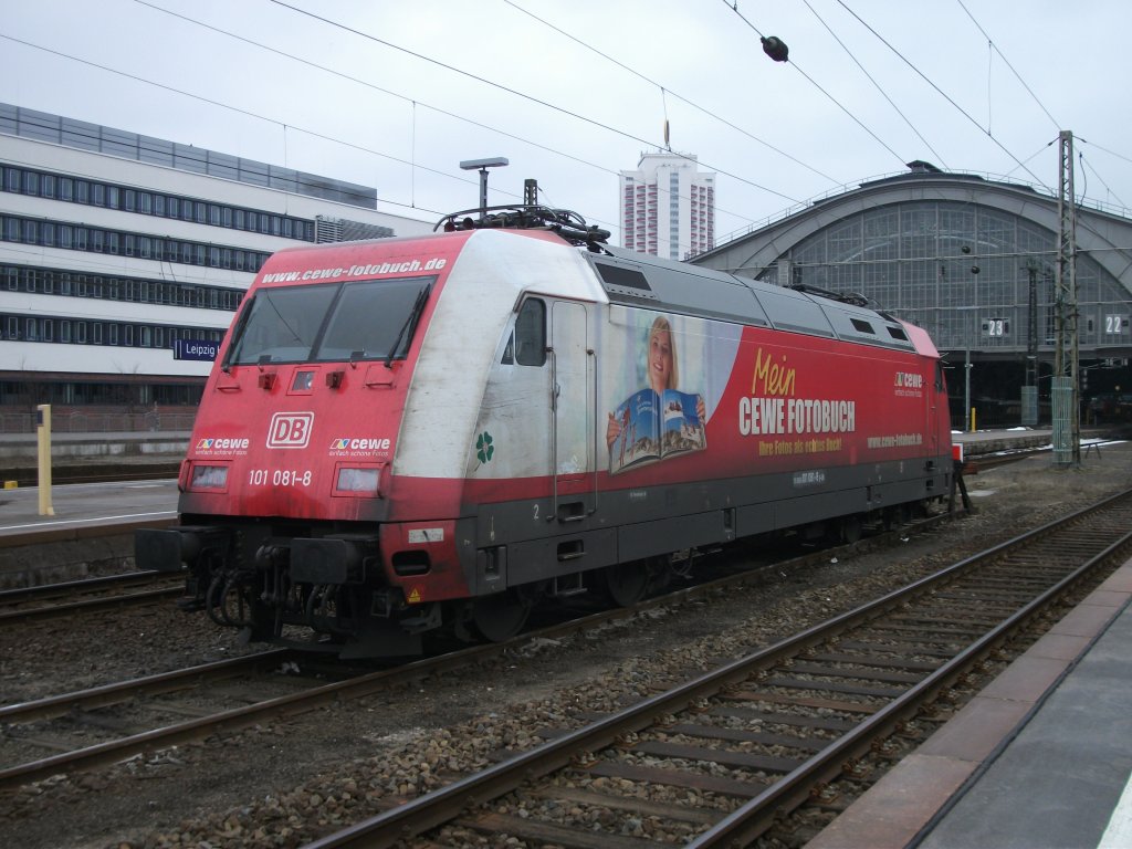 101 081  CEWE  steht am 04. April 2013 abgestellt im Leipziger Hbf.