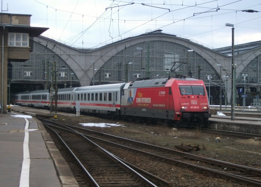 101 081  CEWE  verlsst am 01. April 2013 mit dem IC 2207 nach Mnchen Hbf, den Leipziger Hbf Richtung Naumburg(Saale).