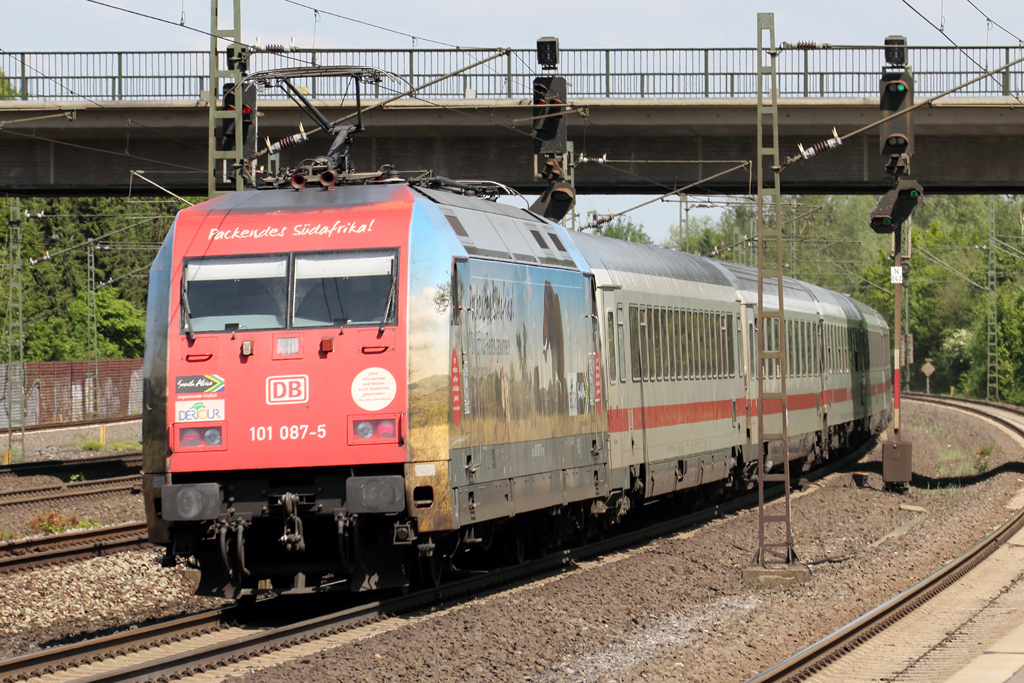 101 087-5 als Schublok hinter einem IC Richtung Hamburg in Rotenburg(Wmme) 31.5.2013