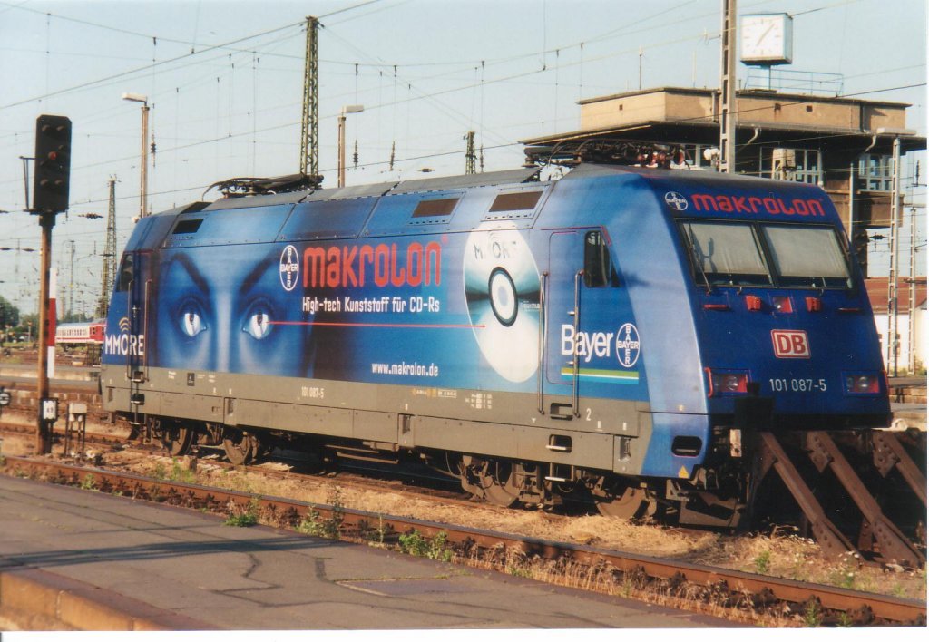 101 087  Makrolon  von BAYER in Leipzig, Hbf (2002)