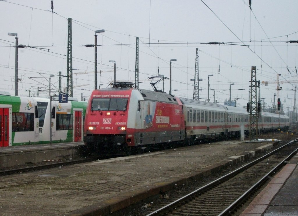 101 089  CEWE  erreicht am 31. Mrz 2013 mit einem IC aus Richtung Magdeburg den Leipziger Hbf.