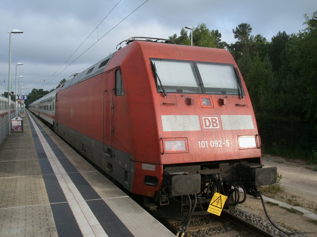 101 092 blieb,am 04.Juli 2012,ber Nacht in Binz am Bahnsteig abgestellt.