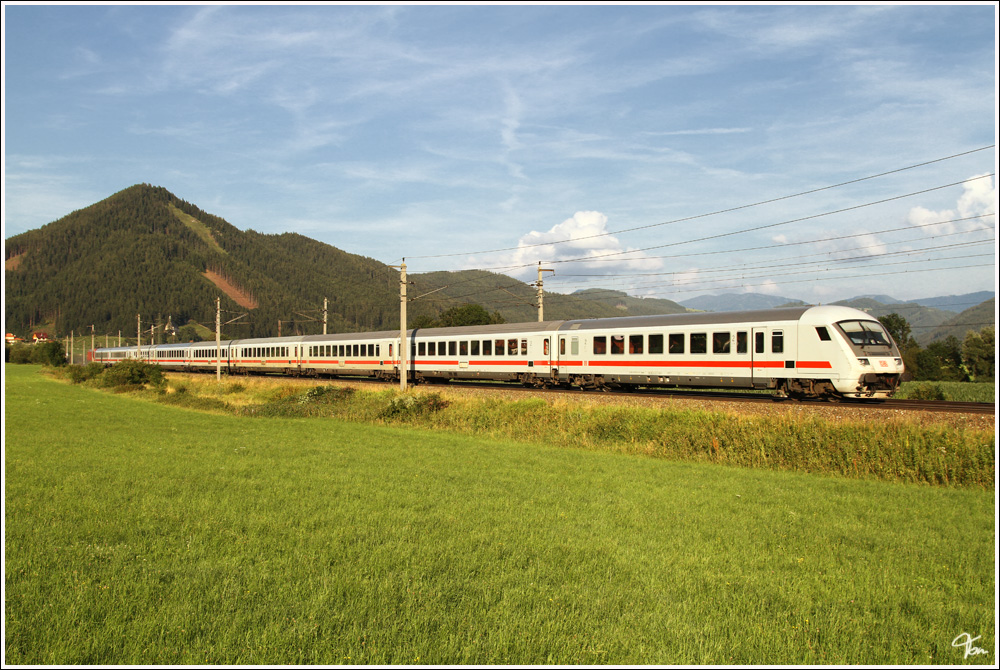 101 092 schiebt den IC 718 von Graz nach Salzburg. 
Kammern 16.7.2011