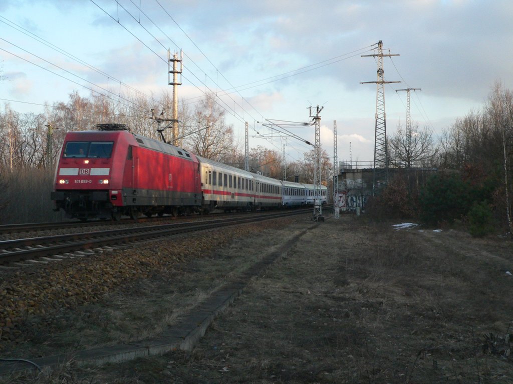 101 099-0 mit EC 340 aus Krakow Glowny am 8.3.2010 in der Berliner Wuhlheide.