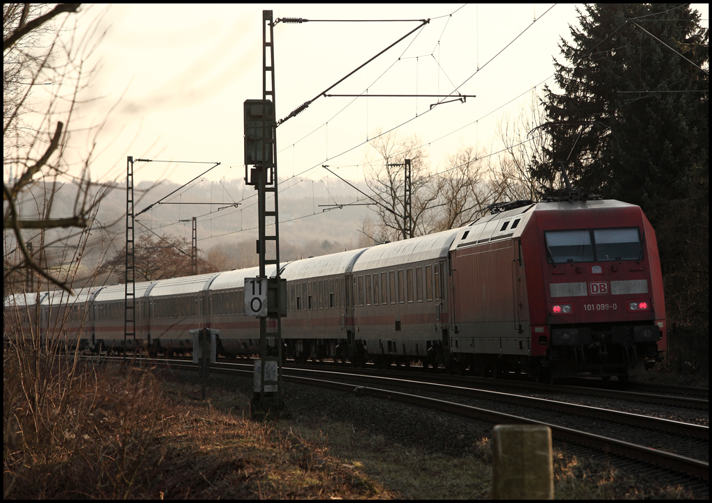 101 099 (9180 6101 099-0 D-DB) schiebt den IC 2048 nach Kln Hbf. (28.01.2011)