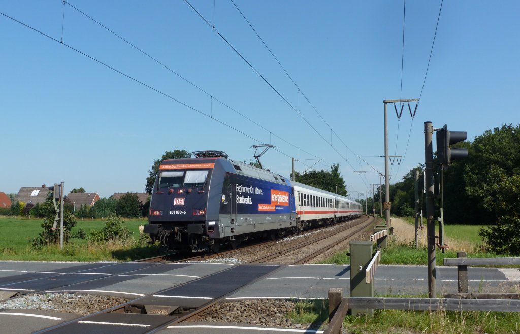 101 100-6 fuhr am 23.07.2012 mit dem IC 134 von Norddeich Mole nach Luxemburg, hier bei Eisinghausen.