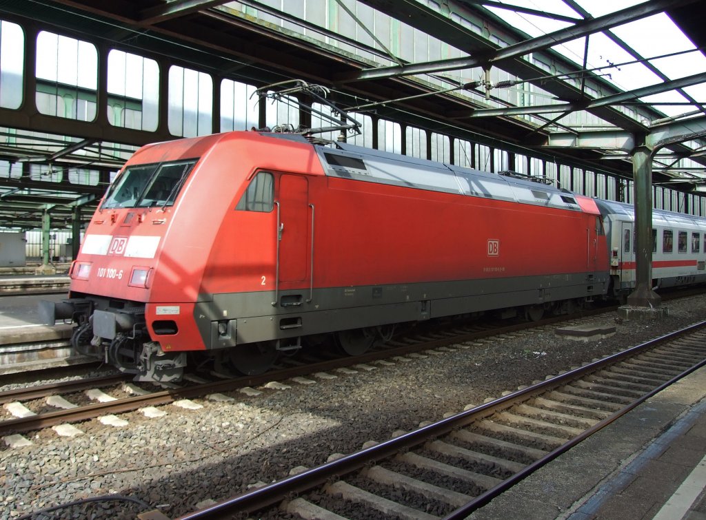 101 100 mit IC in Duisburg hbf