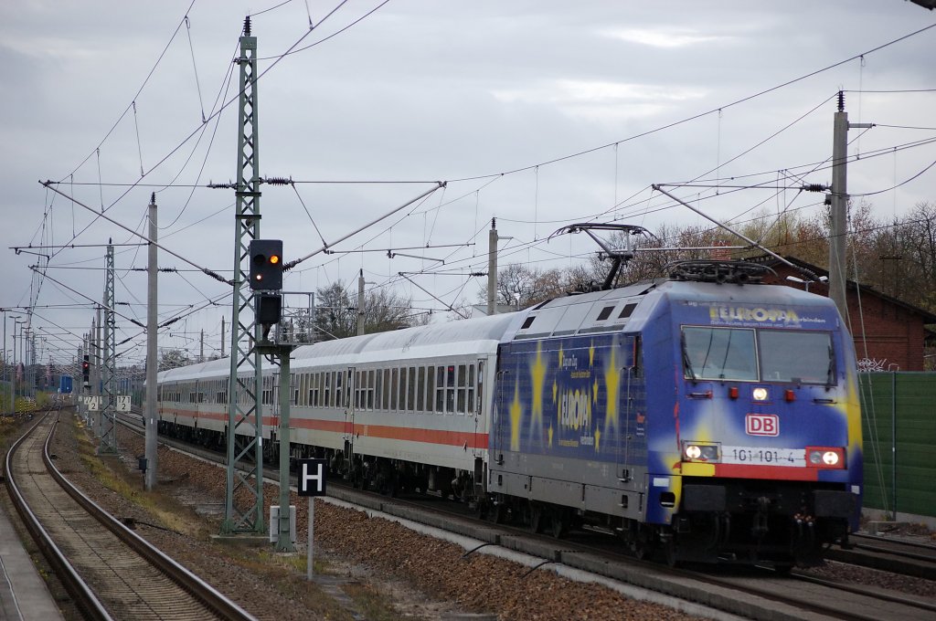 101 101-4  Europa  mit dem IC 1931 nach Berlin Sdkreuz in Rathenow. 05.11.2010