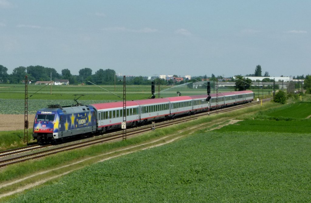 101 101-4 (Europa) ist mit dem IC 119 Mnster - Salzburg am 28.05.2012 bei Bobenheim Roxheim