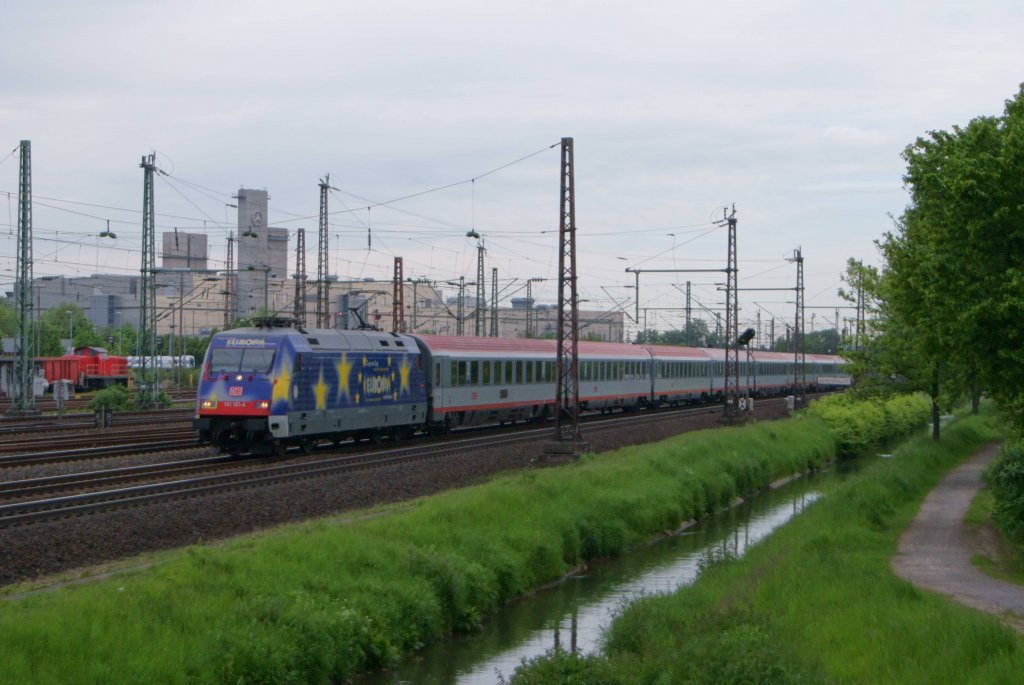 101 101-4 mit dem IC 119 in Dsseldorf-Derendorf am 18.05.2012