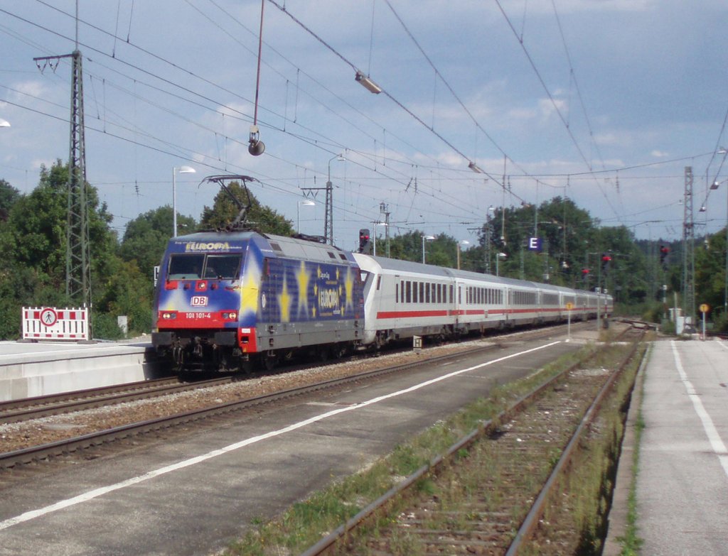 101 101-4 mit EC 114 bei der Einfahrt in den Bf Traunstein am 10.09.2012