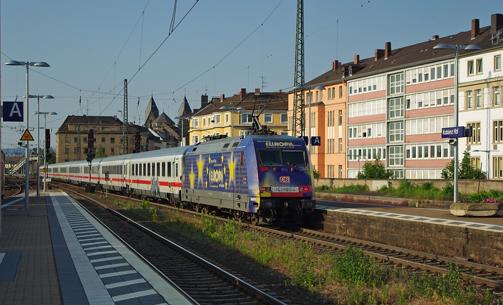 101 101-4 schiebt ihren IC aus dem Hauptbahnhof Koblenz. Aufgenommen am 21.05.2011.