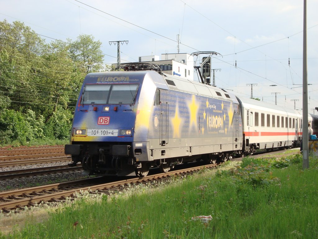101 101  azibis gegen has und gewalt  kommt am 08. Mai mit einem IC durch Kln west in richtung Kln HBF.