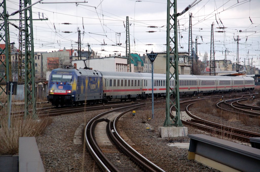 101 101 erreicht am 14.03.10 mit IC 2037 den Hbf Halle(S).