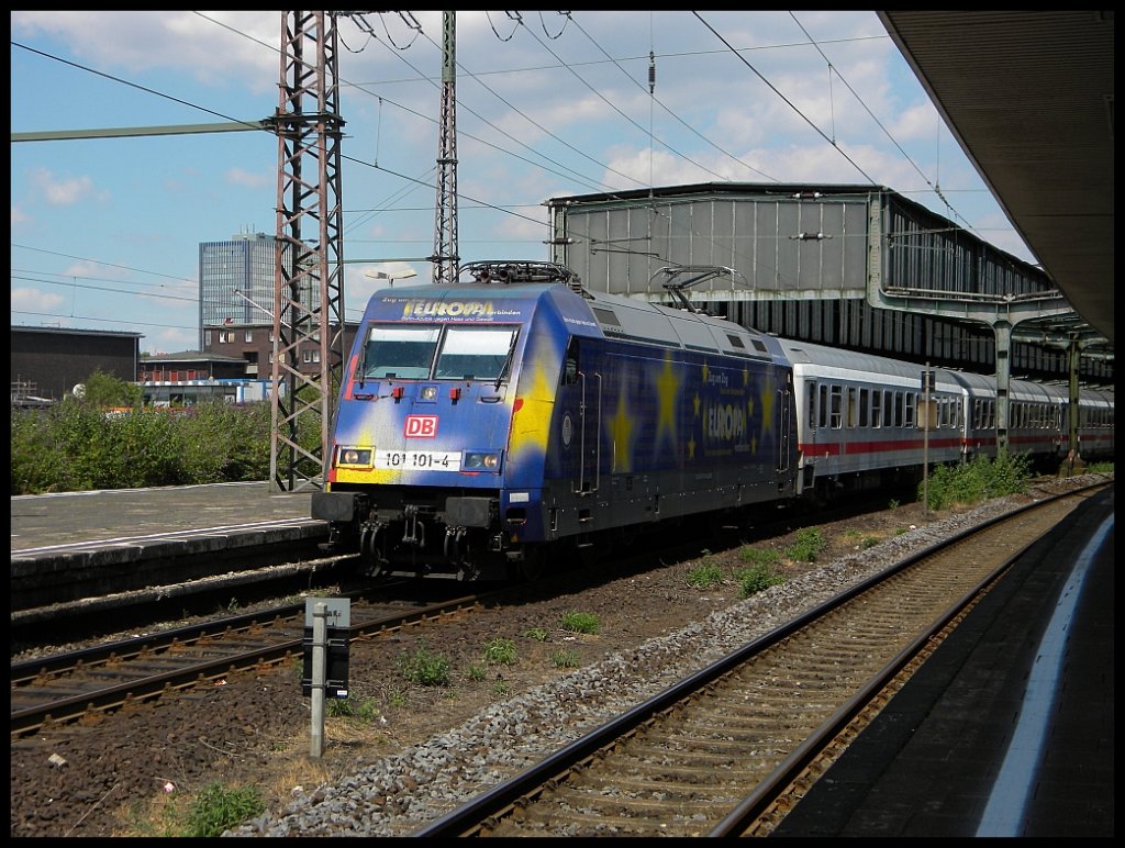 101 101 mit IC337 in Duisburg Hbf, 18.07.2010