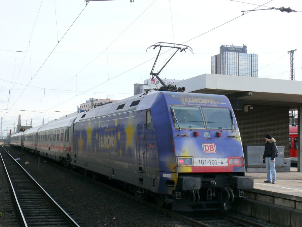 101 101 im Schub des IC 1926 im Dortmunder Hbf., nach Berlin Sdkreuz.
(19.02.2010)