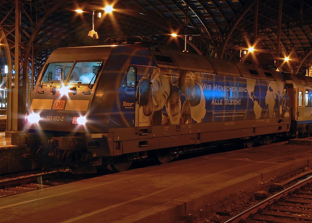 101 102-2 in Kln Hbf am 12.12.09